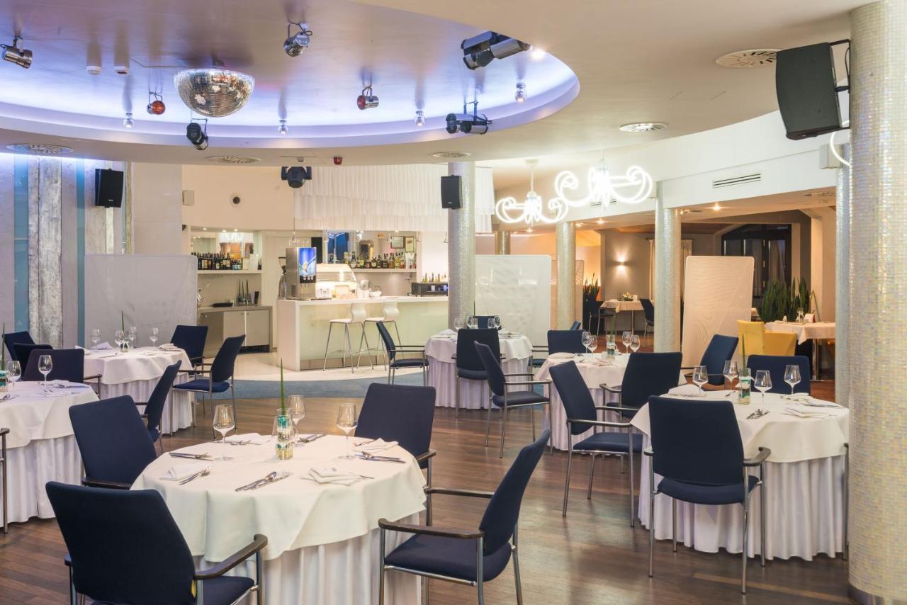Niebieski Art & Hotel